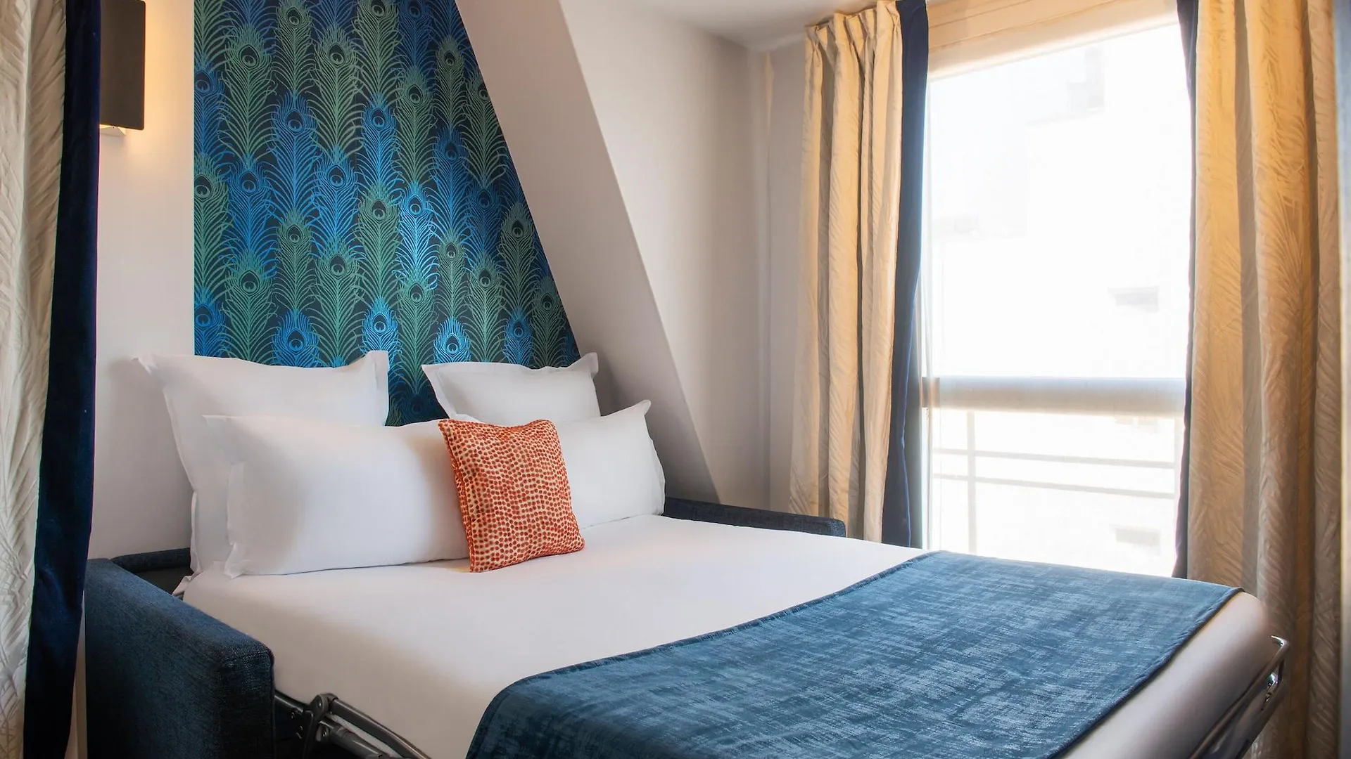 Yllen Eiffel Hotel Paris