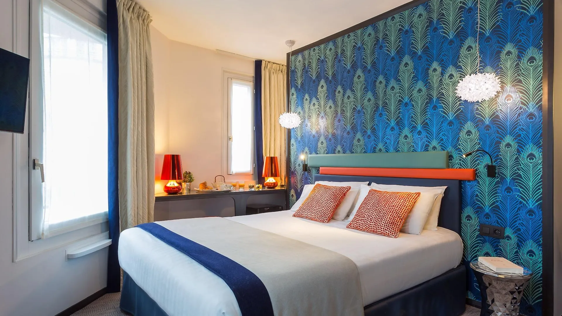 Yllen Eiffel Hotel