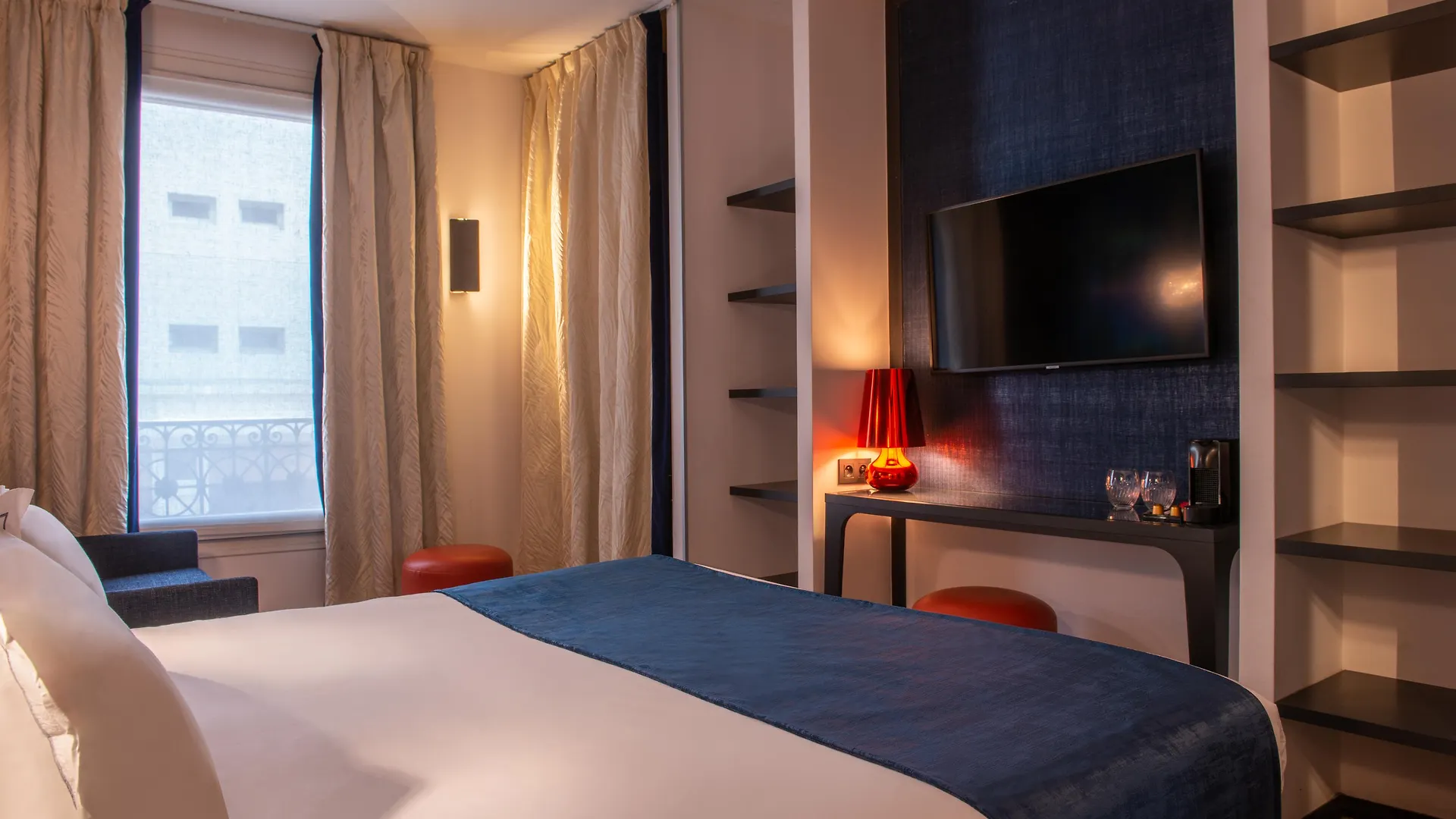Yllen Eiffel Hotel