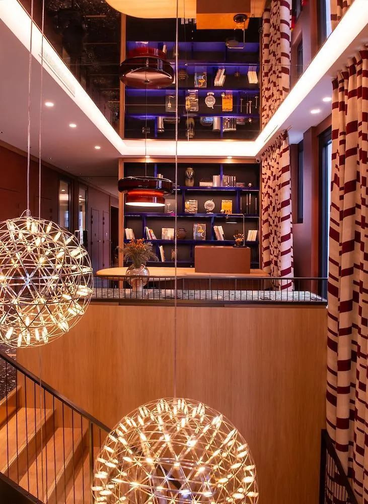 Yllen Eiffel Hotel Paris